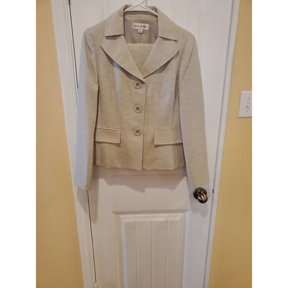 Evan Picone Beige Three Button Blazer And Skirt Suit Size 6